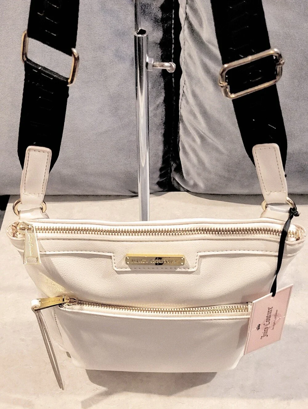 NWT VINTAGE JUICY COUTURE WHITE LEATHER CROSSBODY BAG W/ EMBOSSED BLACK STRAP